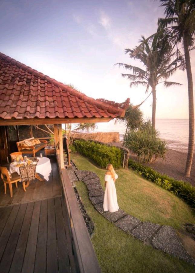 Secret Moon Beach House Jasri Exterior photo