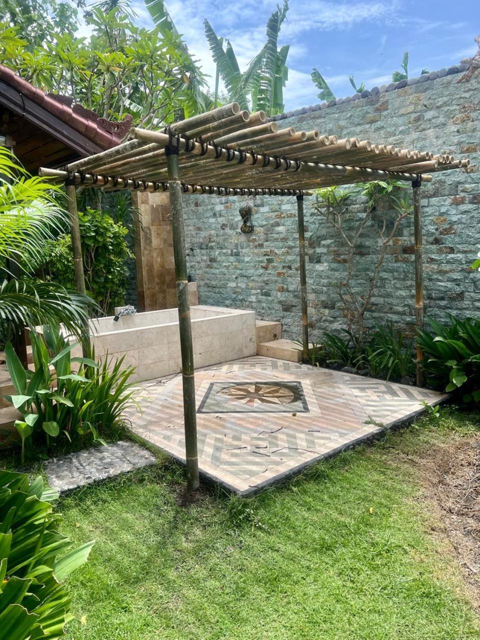 Secret Moon Beach House Jasri Exterior photo